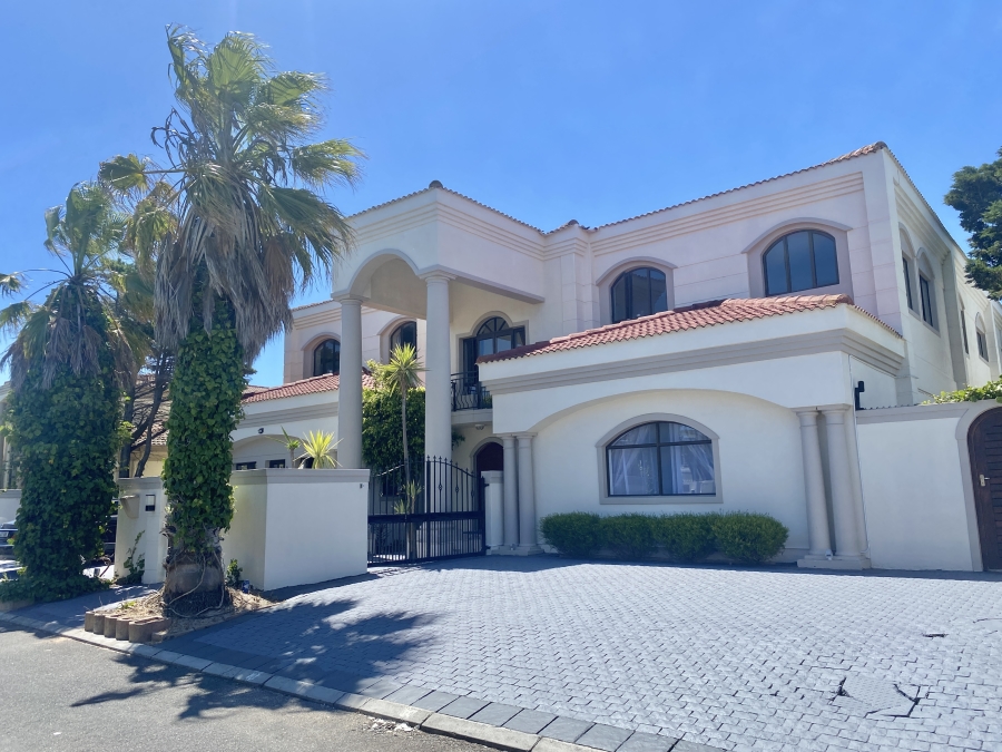 9 Bedroom Property for Sale in Sunset Beach Western Cape